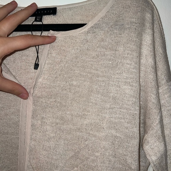 Sanctuary long sleeve top w/metallic threading - Picture 5 of 5